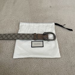 Women’s Gucci GG Logo Tiger Head Spur Buckle Leather Belt