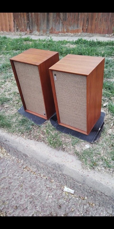 The Fisher XP-1A Speakers
