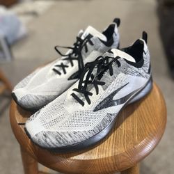 Brooks Levitate 4 Men’s Running Shoes 1103451D121 White/Black SZ 12