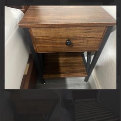 Nightstand (2x)