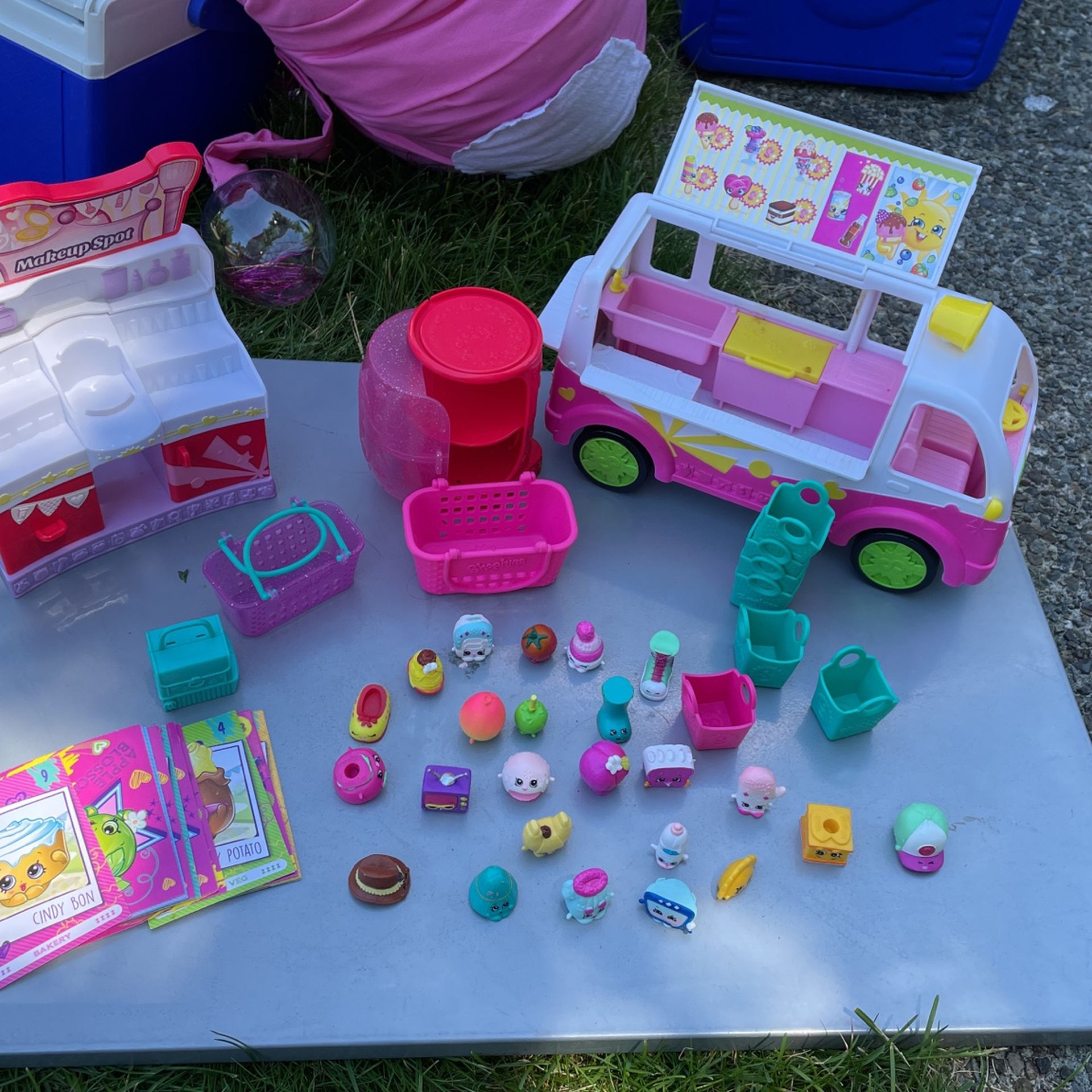 ***SHOPKINS*** Miniatures collectibles Sold As Set