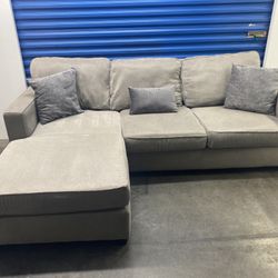 Comfortable Gray Sectional Couch (free delivery)