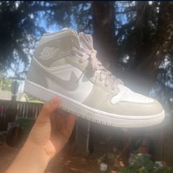 Air Jordan 1 Mid “Bone White”