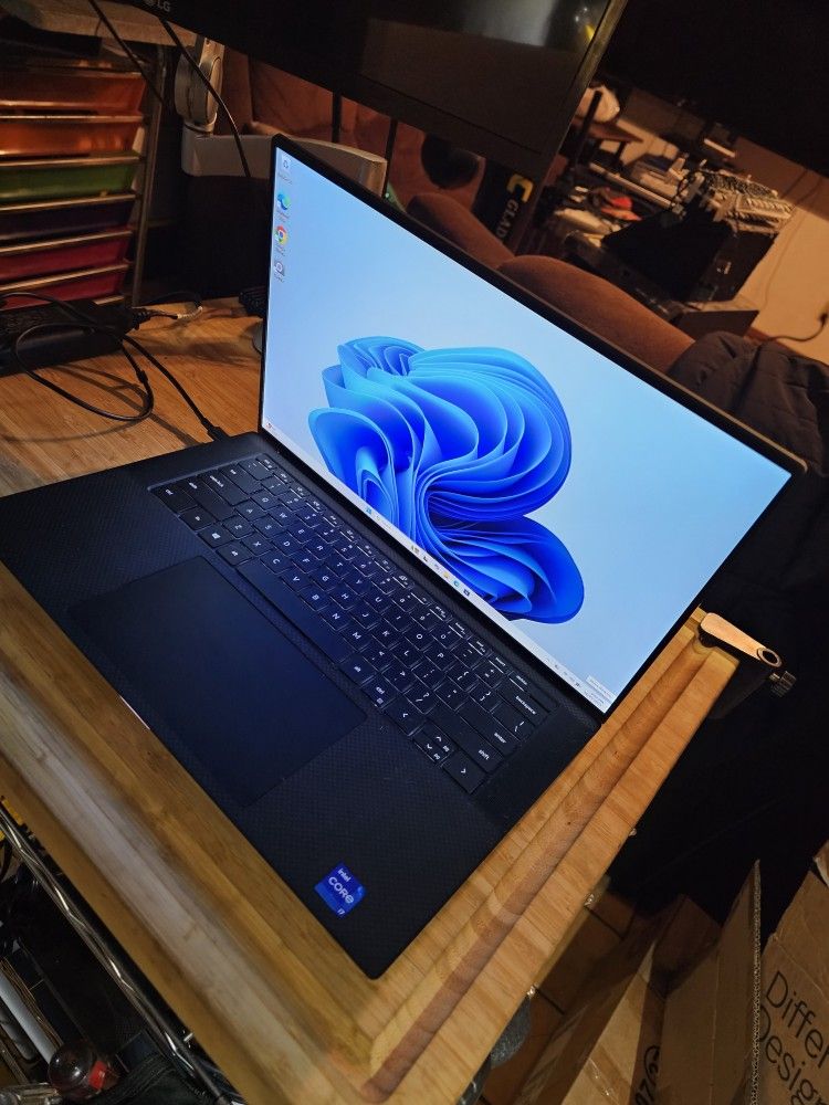 Dell XPS Gaming PC Intel i7-11800H-CPU 16GB Ram 1TB SSD GPU: NVIDIA RTX 3050