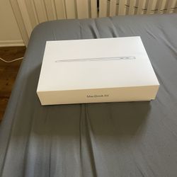 MacBook Air M1 - 13.3” - 8GB RAM - 256 GB Storage - Silver