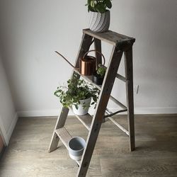CREATIVE ladder - weathered gray - four platforms - delivery available 