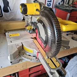 Dewalt DWS779 Sliding Miter Saw