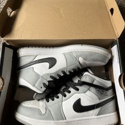 Nike Air Jordan 1 Mid Light Smoke Gray Men’s Size 9.5