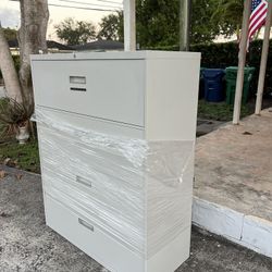 File Cabinet (4 Drawer Wide)