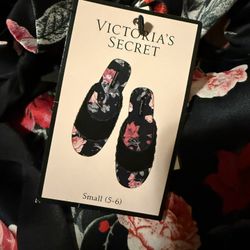 Victoria’s Secret Women Floral Slippers Size S