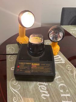 DeWalt 15-Minute Battery Charger with Two Work Lights