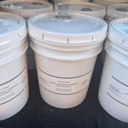 Cubeta de jabón para ropa, Downy y trastes