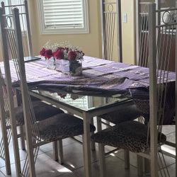 Strong Steel Beautiful Dinning Table With Glass Top