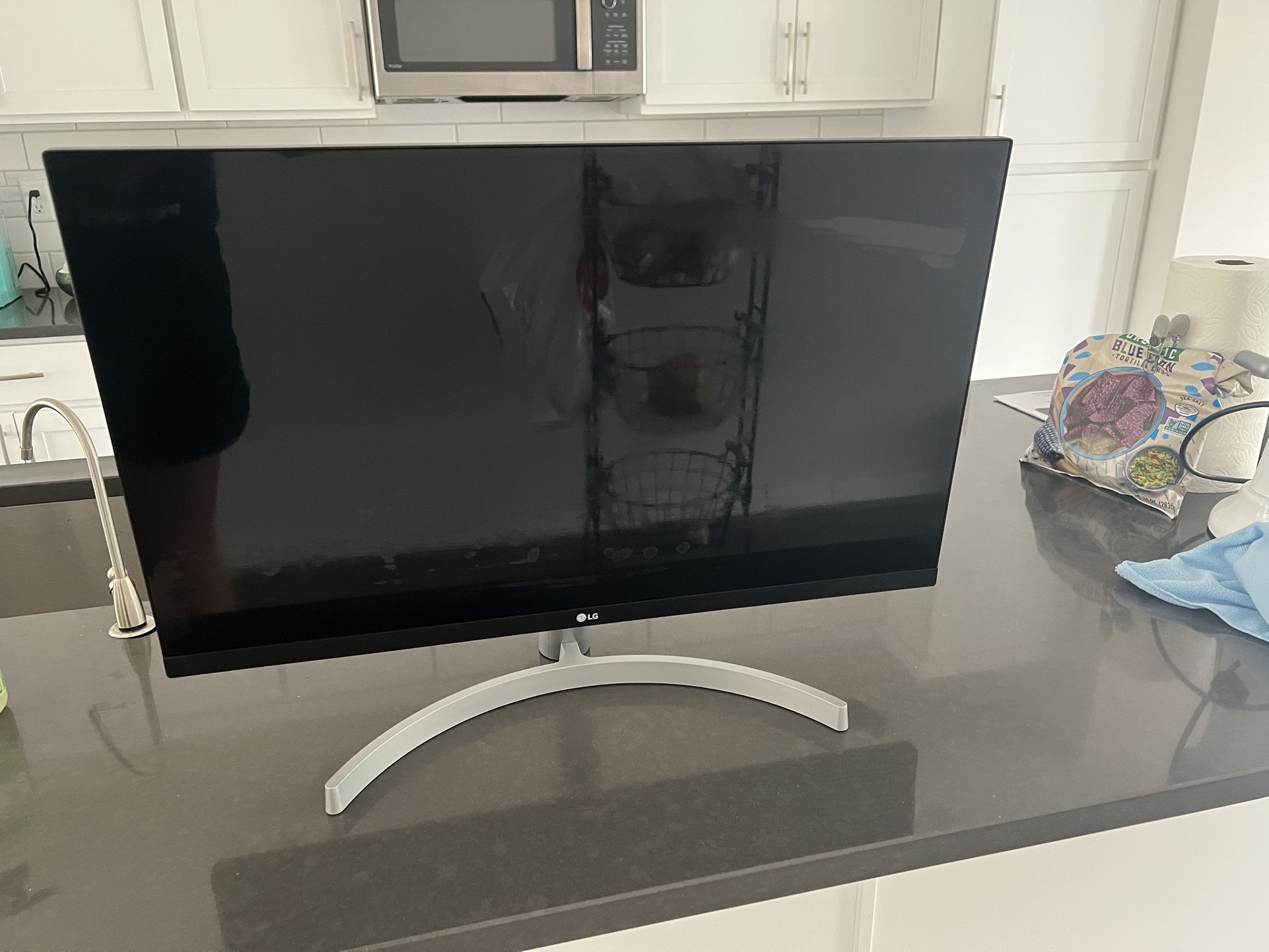 27” LG Monitor