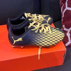 Puma Kids Soccer Size 12