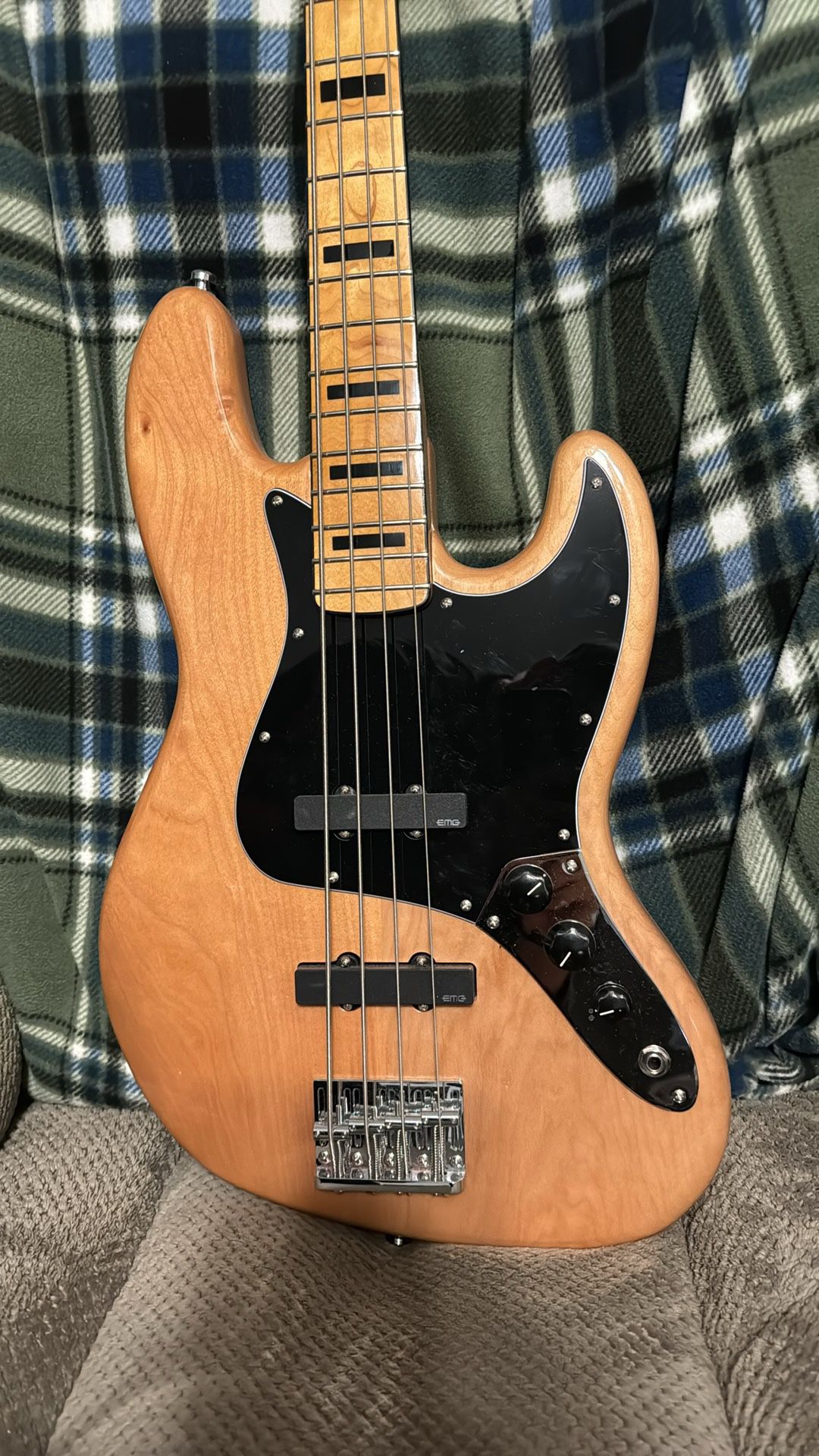 Squier 70’s Vibe Jazz 4 String Bass