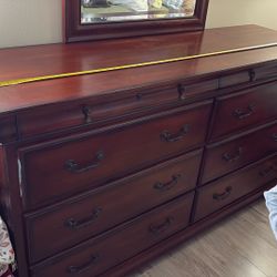 Solid Wood Dresser With Mirror 