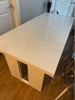 Modern White Dining Table with 8 Acrylic Chairs