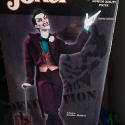 DC Comics The Joker Statue 