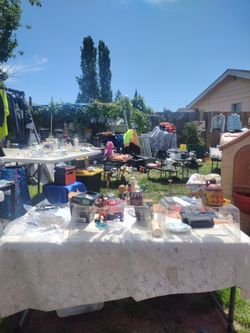 Yard sale 28616 46th ave s 98001 rear left umit