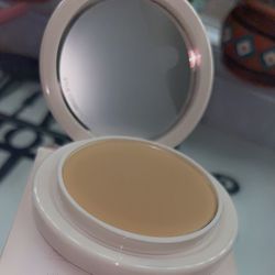 Kylie Compact Powder 
