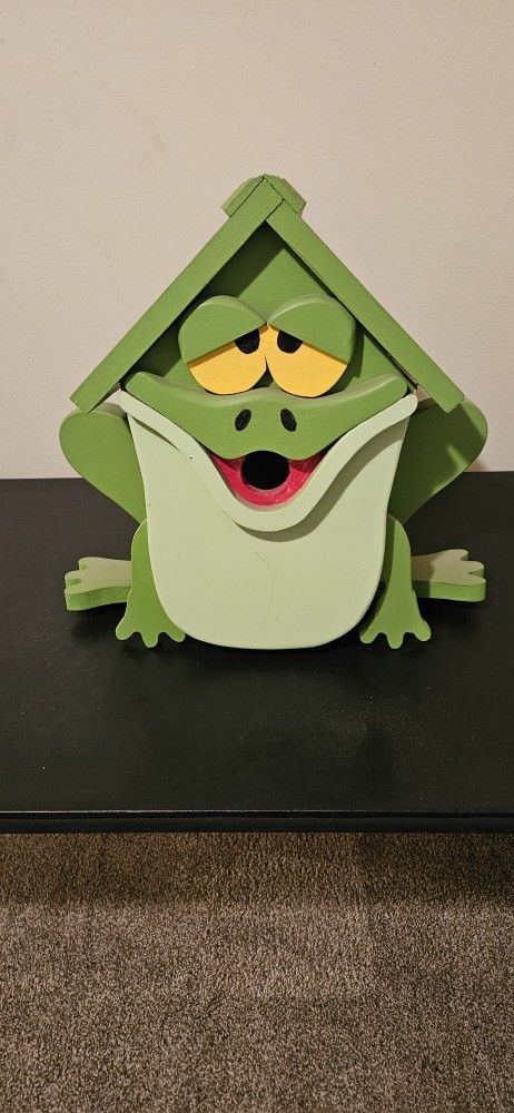 Large Wood Frog Birdhouse 