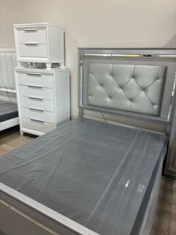 Brand new Lilian bed King / Queen