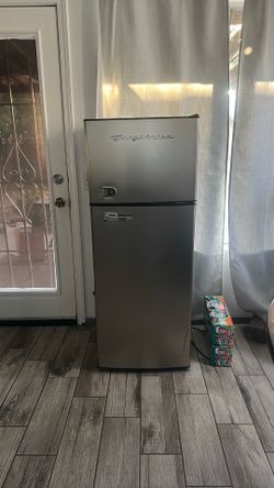 Frigidaire freezer/refrigerator