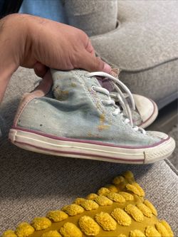 Converse Chuck Taylor High-Top Sneakers juniors size 3 . $10