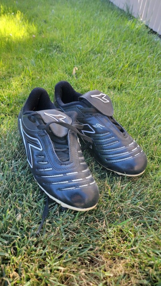 Kids Soccer Shoes