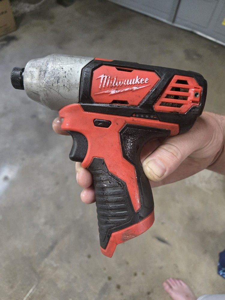 Milwaukee Drill With Battery NO Flaws