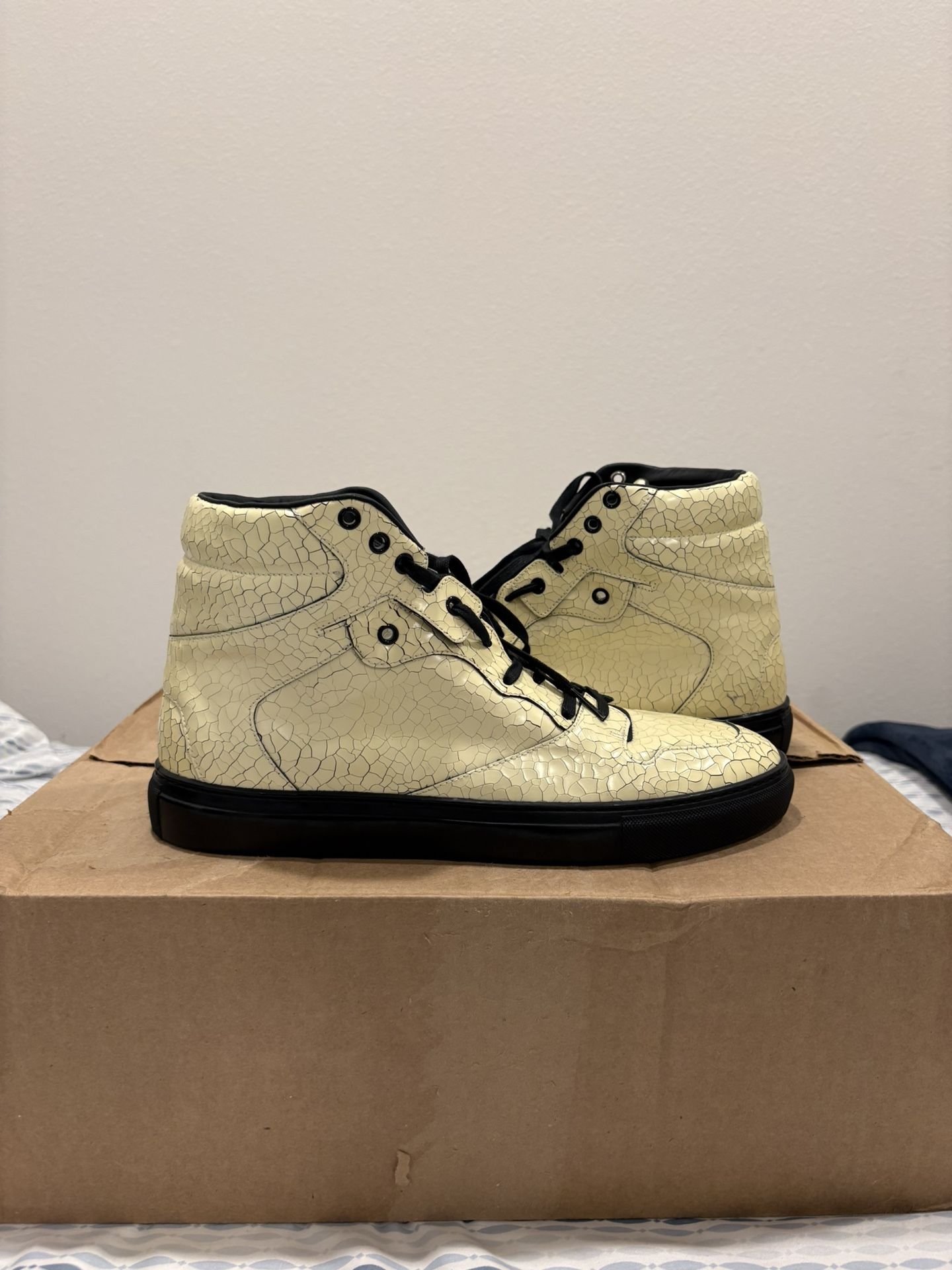 Balecniaga Arenas Cracked Leather White