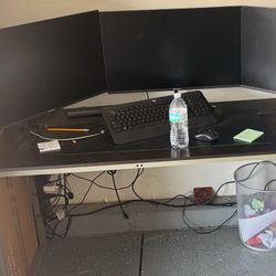 Desk/ Screen/keyboard With Mouse 