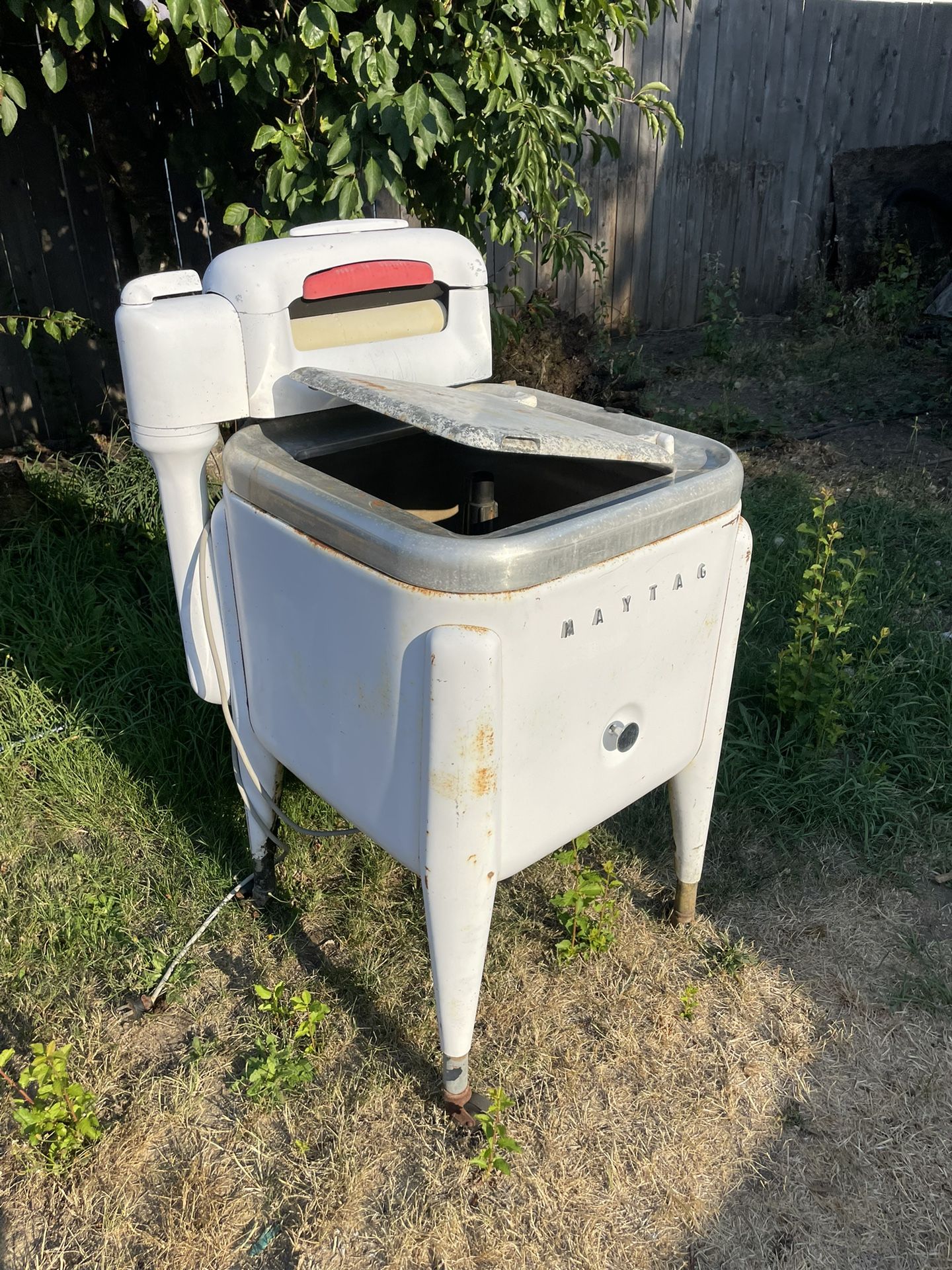 1950s Maytag E2L Vintage Wringer Washer