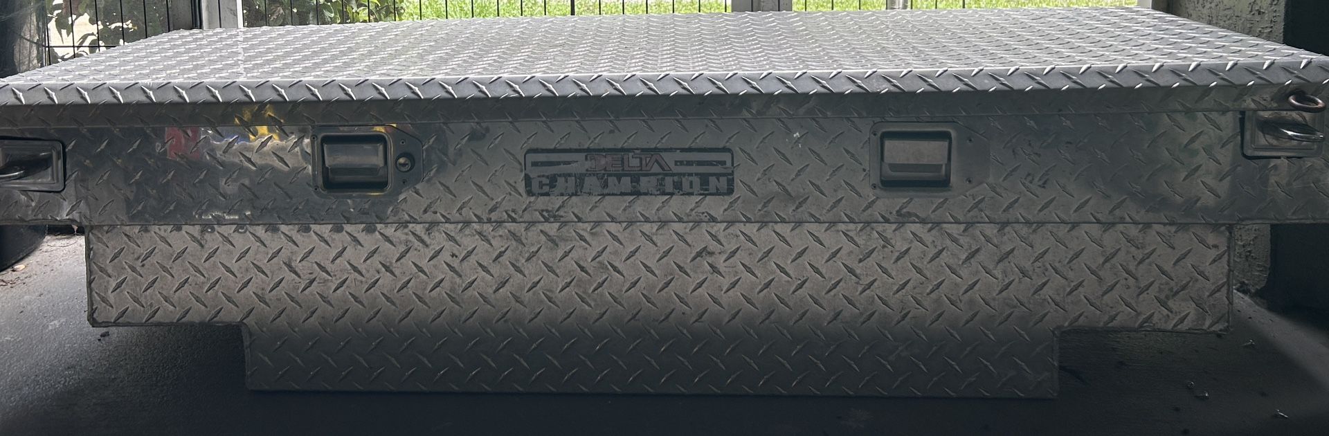 Mazda B 2500 Tool Box