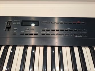 ローランド シンセサイザー D-10 61鍵 Roland LA音源 リズムマシン内蔵