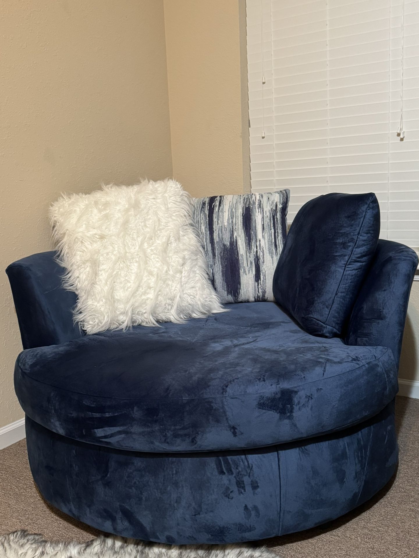 Large Swivel Chair