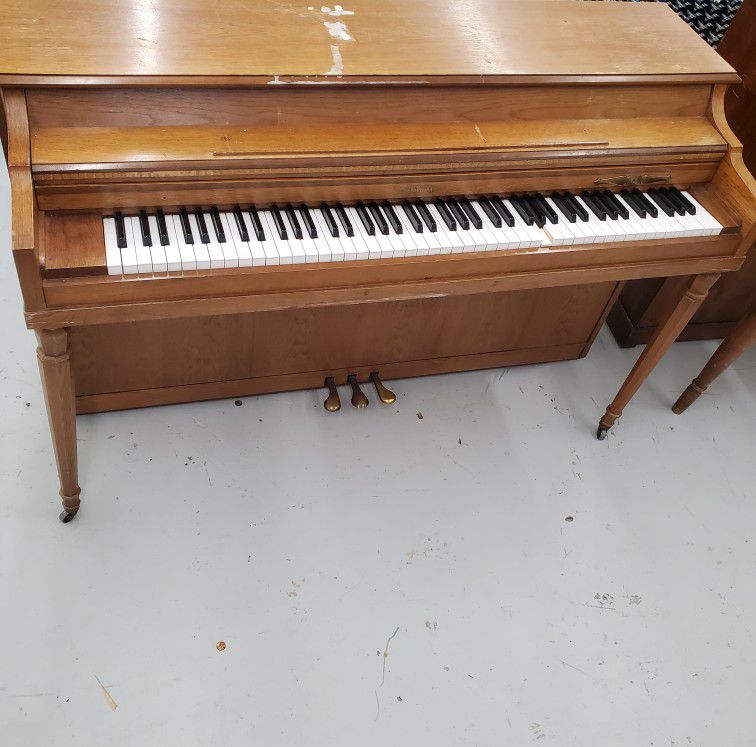 Chickering Upright Standing Console Piano Walnut Wood Model 3815 Vintage Music 