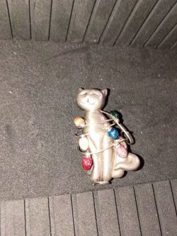 Cat brooch silvertone