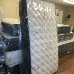 Twin bed 🛏️