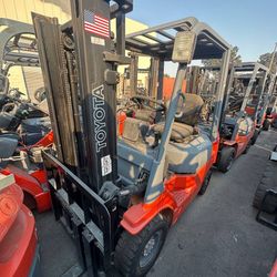 Toyota M7 Forklift 2 Stages Pneumatic Tires 3300 Lbs