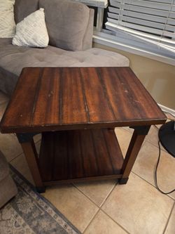 2 wood end tables