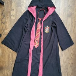 Harry Potter Griffindor Robe and Tie Size Youth L 12-14 