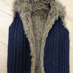 Women's Aqua Brand Bloomingdale's faux fur reversible Sweater Knit Navy Winter/Fall Vest XS/S 