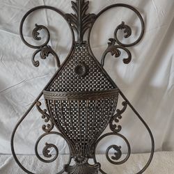 Metal Wall  Art / Basket 