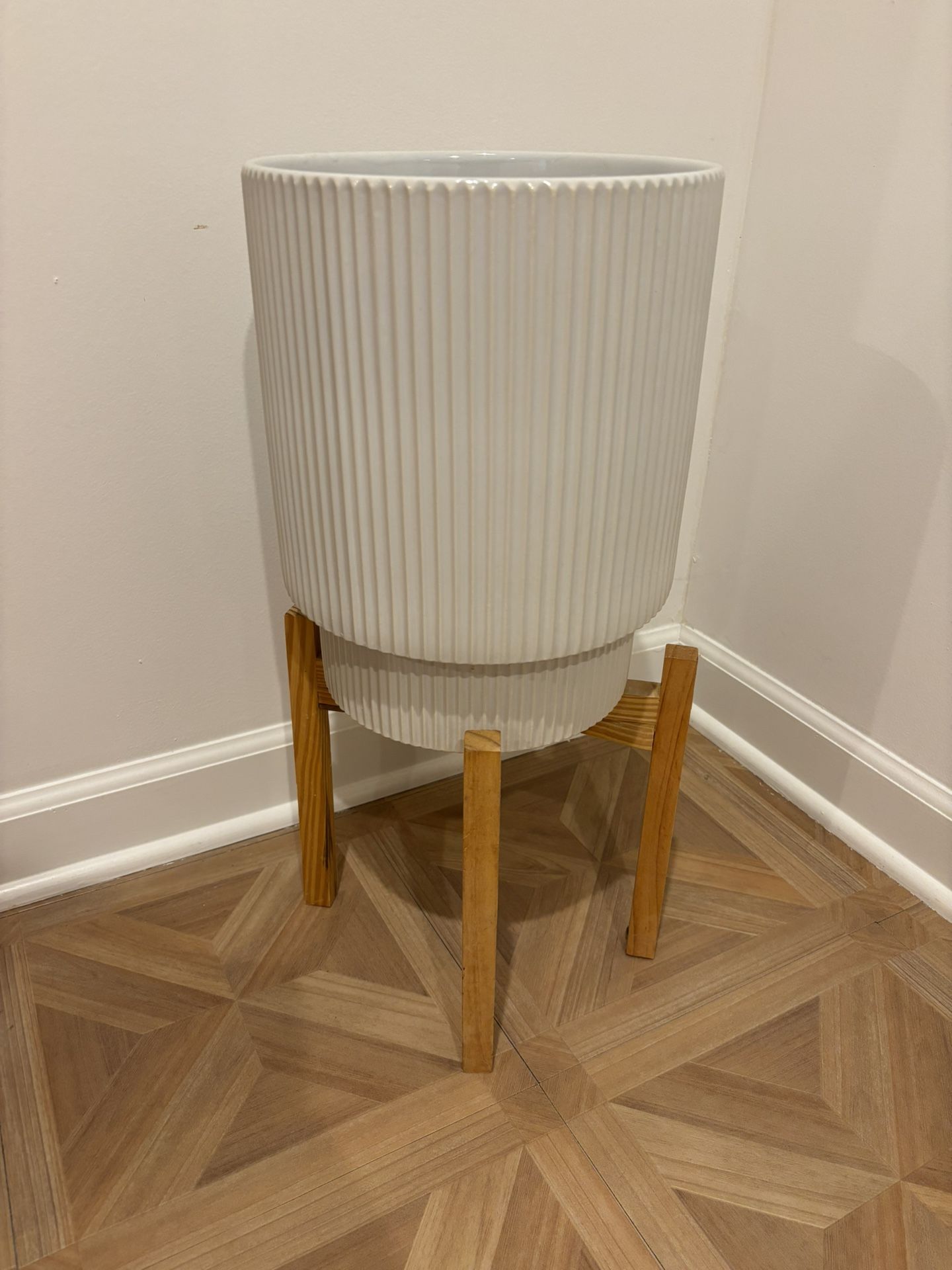 Plant Vase With Holder