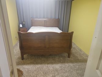 Sleigh Bed - Queen Size