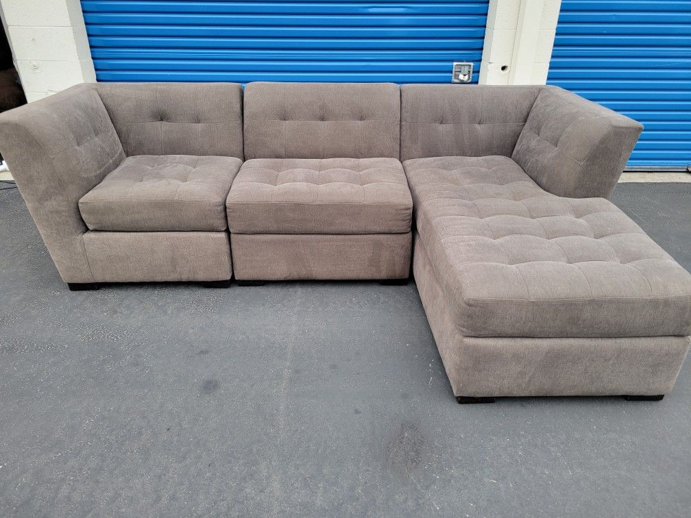 MACY'S JONATHAN LOUIS SECTIONAL SOFA COUCH