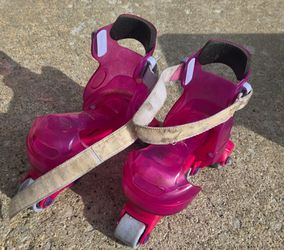 Adjustable rollerskates