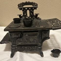 VTG CRESCENT Replica Cast Iron Miniature TOY STOVE, Great Condition